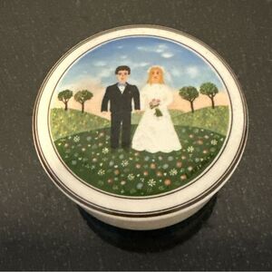 Villeroy & Boch Porcelain trinket ring box naïf wedding scene